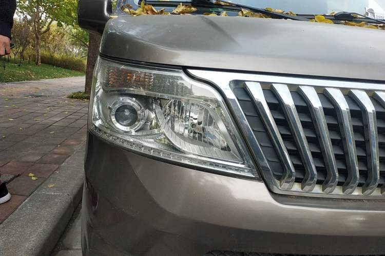 Used CHANGAN KAICHENG Ruixing M80 2014 1.5L Standard Version 4G15S Right Front Headlight