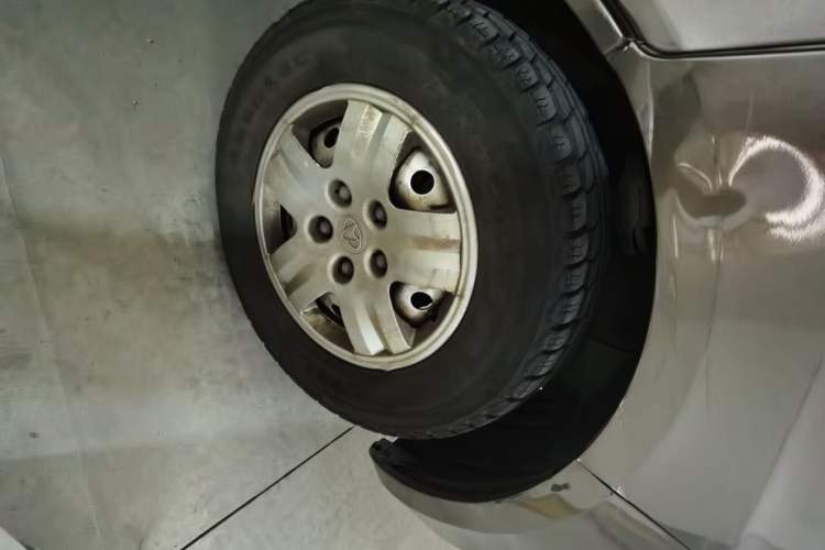 Used CHANGAN KAICHENG Ruixing M80 2014 1.5L Comfort Model 4G15S Right Front Wheel Hub