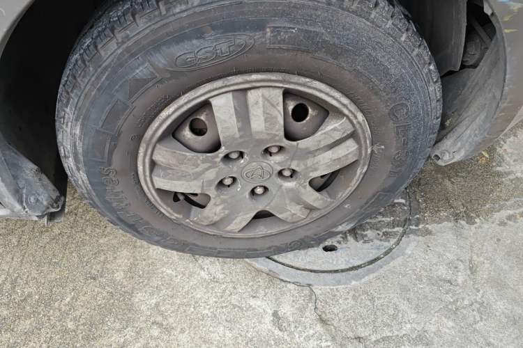 Used CHANGAN KAICHENG Ruixing M80 2014 1.5L Standard Version 4G15S Right Front Wheel Hub