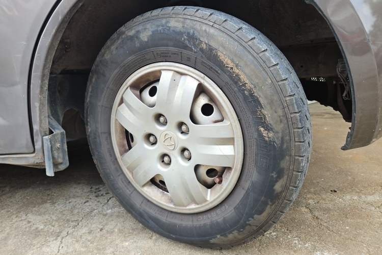 Used CHANGAN KAICHENG Ruixing M80 2014 1.5L CNG Standard Model 4G15S Right Front Wheel Hub