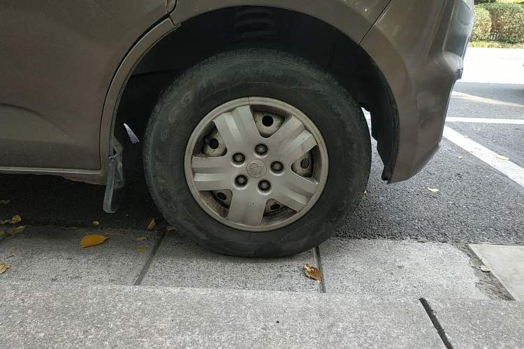 Used CHANGAN KAICHENG Ruixing M80 2014 1.5L Standard Version 4G15S Right Front Wheel Hub