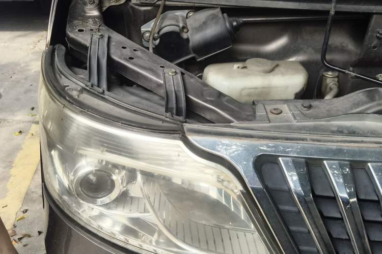 Used CHANGAN KAICHENG Ruixing M80 2014 1.5L Standard Version 4G15S Engine Bay Right