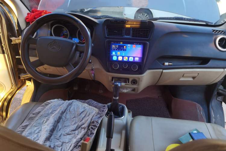 Used CHANGAN KAICHENG Ruixing M80 2014 1.5L Comfort Model 4G15S Center Console