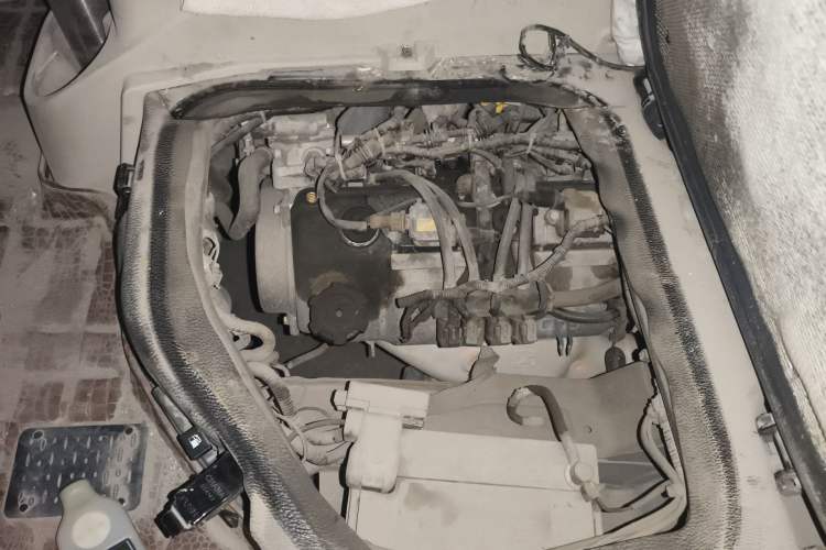Used CHANGAN KAICHENG Ruixing M80 2014 1.5L CNG Comfort Model 4G15S Engine Bay