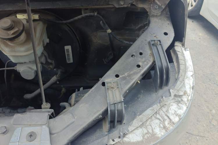 Used CHANGAN KAICHENG Ruixing M80 2014 1.5L Comfort Model 4G15S Engine Bay Left