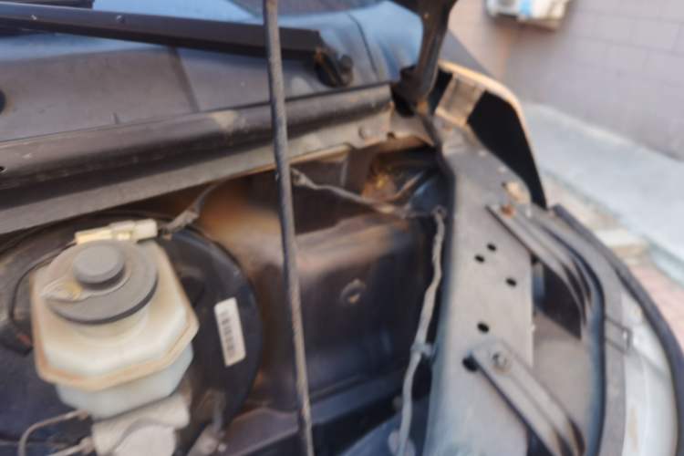 Used CHANGAN KAICHENG Ruixing M80 2014 1.5L Comfort Model 4G15S Engine Bay Left