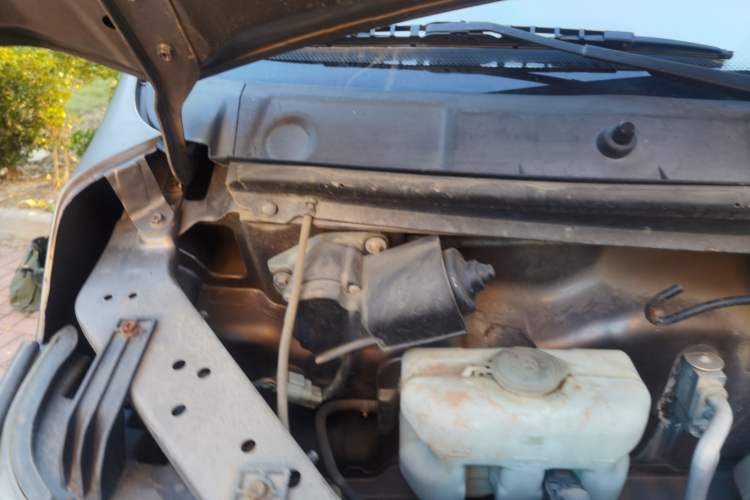 Used CHANGAN KAICHENG Ruixing M80 2014 1.5L Comfort Model 4G15S Engine Bay Right
