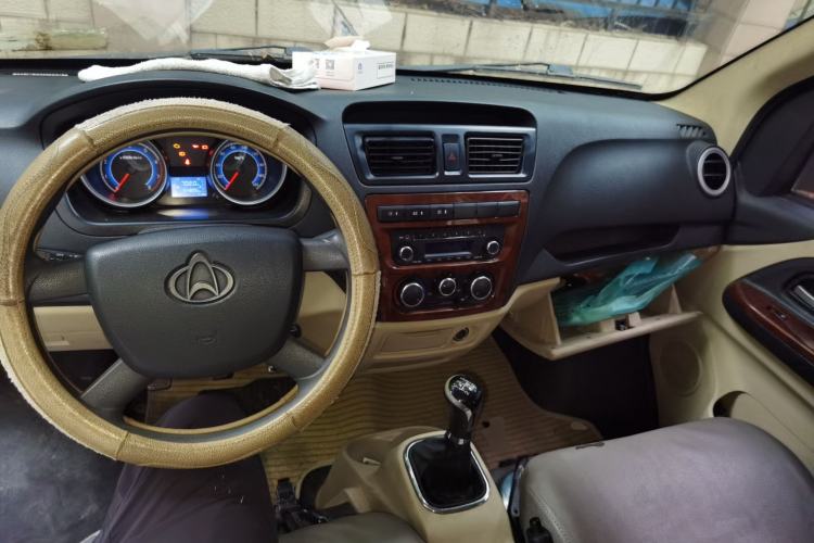 Used CHANGAN KAICHENG Ruixing M80 2014 1.5L Comfort Model 4G15S Center Console