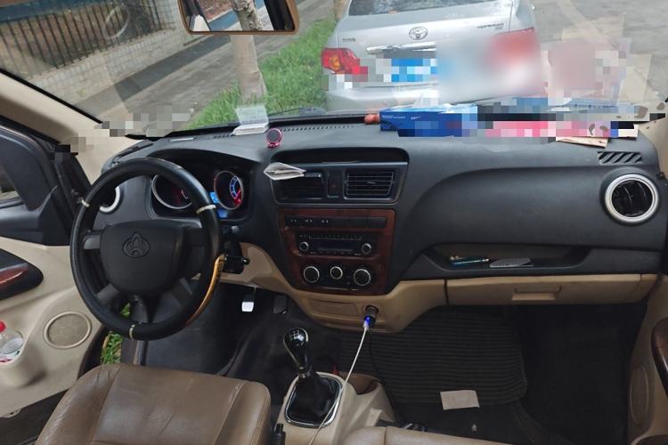 Used CHANGAN KAICHENG Ruixing M80 2014 1.5L CNG Standard Model 4G15S Center Console