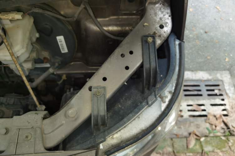 Used CHANGAN KAICHENG Ruixing M80 2014 1.5L Comfort Model 4G15S Engine Bay Left