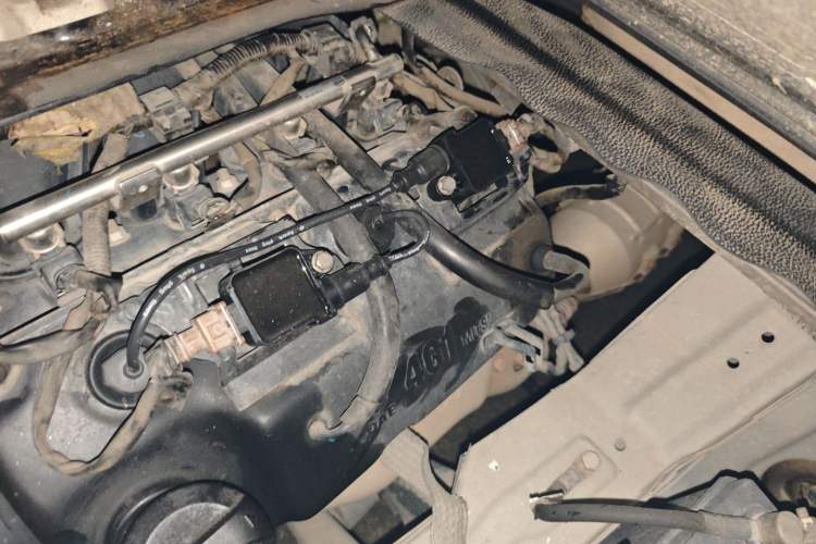 Used CHANGAN KAICHENG Ruixing M80 2014 1.5L CNG Standard Model 4G15S Engine Bay Left