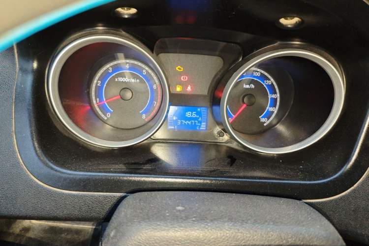 Used CHANGAN KAICHENG Ruixing M80 2014 1.5L Standard Version 4G15S Odometer Close Up