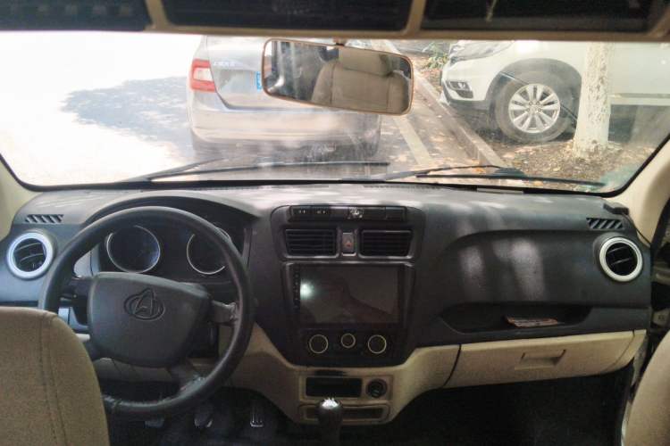 Used CHANGAN KAICHENG Ruixing M80 2014 1.5L Standard Version 4G15S Center Console