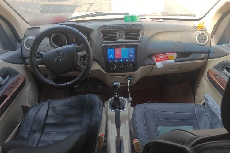 Used CHANGAN KAICHENG Ruixing M80 2014 1.5L Standard Version 4G15S Center Console