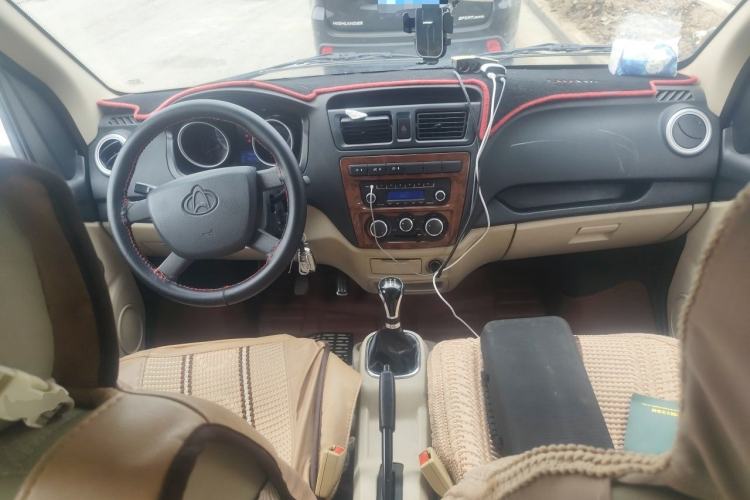 Used CHANGAN KAICHENG Ruixing M80 2014 1.5L Standard Version 4G15S Center Console