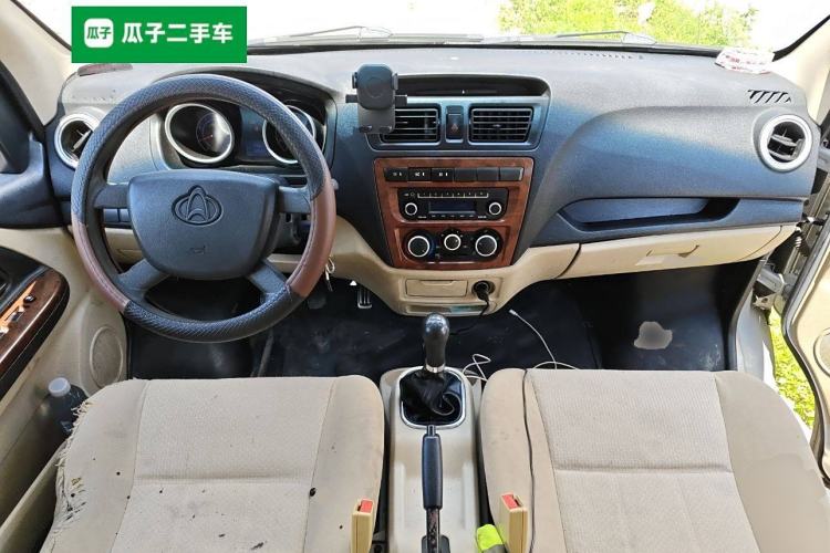Used CHANGAN KAICHENG Ruixing M80 2014 1.5L Base Version (4-Seater) 4G15S Center Console