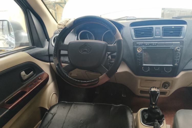 Used CHANGAN KAICHENG Ruixing M80 2014 1.5L Comfort Model 4G15S Center Console