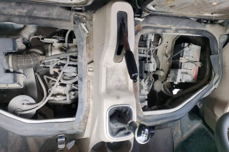 Used CHANGAN KAICHENG Ruixing M80 2014 1.5L Comfort Model 4G15S Engine Bay