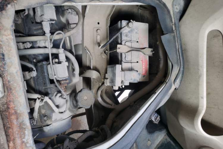 Used CHANGAN KAICHENG Ruixing M80 2014 1.5L Comfort Model 4G15S Engine Bay Left