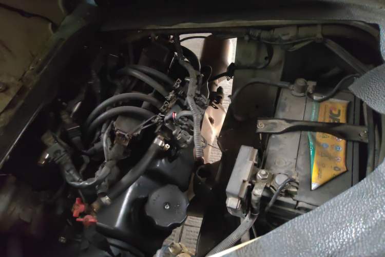 Used CHANGAN KAICHENG Ruixing M80 2014 1.5L CNG Comfort Model 4G15S Engine Bay Left