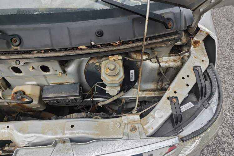 Used CHANGAN KAICHENG Ruixing M80 2014 1.5L Comfort Model 4G15S Engine Bay Left