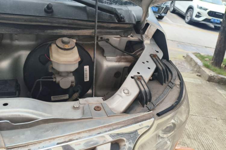 Used CHANGAN KAICHENG Ruixing M80 2014 1.5L Comfort Model 4G15S Engine Bay Left