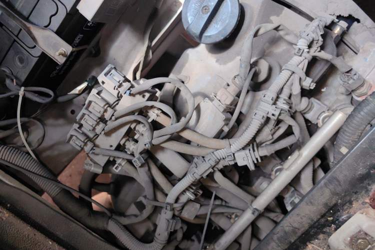 Used CHANGAN KAICHENG Ruixing M80 2014 1.5L CNG Standard Model 4G15S Engine Bay Left