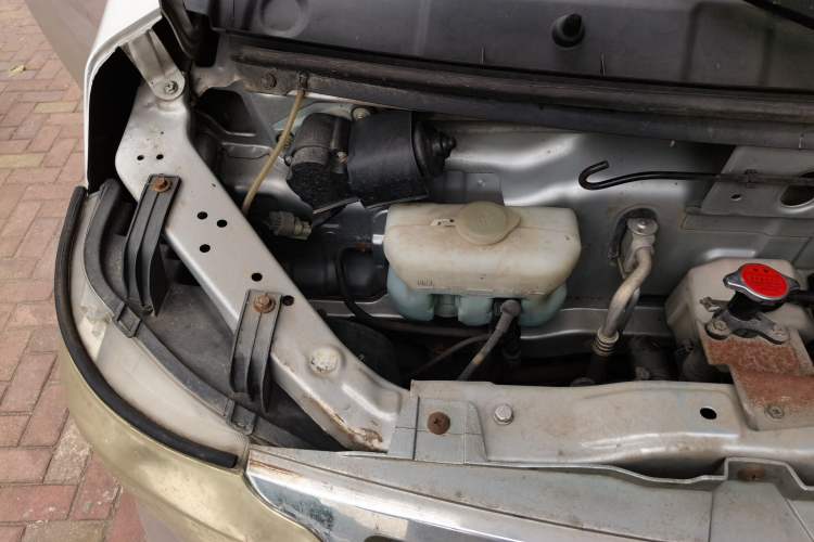 Used CHANGAN KAICHENG Ruixing M80 2014 1.5L Standard Version 4G15S Engine Bay Right
