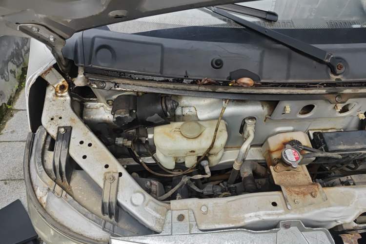 Used CHANGAN KAICHENG Ruixing M80 2014 1.5L Comfort Model 4G15S Engine Bay Right