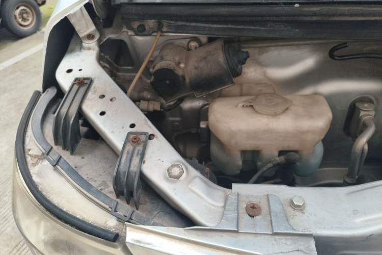 Used CHANGAN KAICHENG Ruixing M80 2014 1.5L Comfort Model 4G15S Engine Bay Right