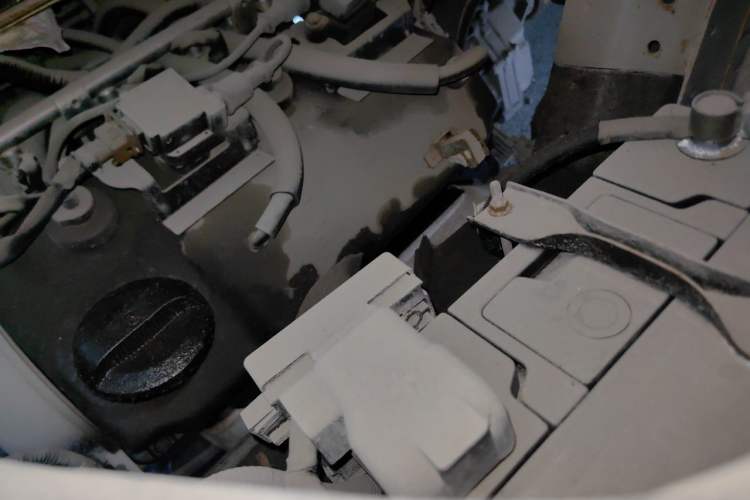 Used CHANGAN KAICHENG Ruixing M80 2014 1.5L Standard Version 4G15S Engine Bay Right