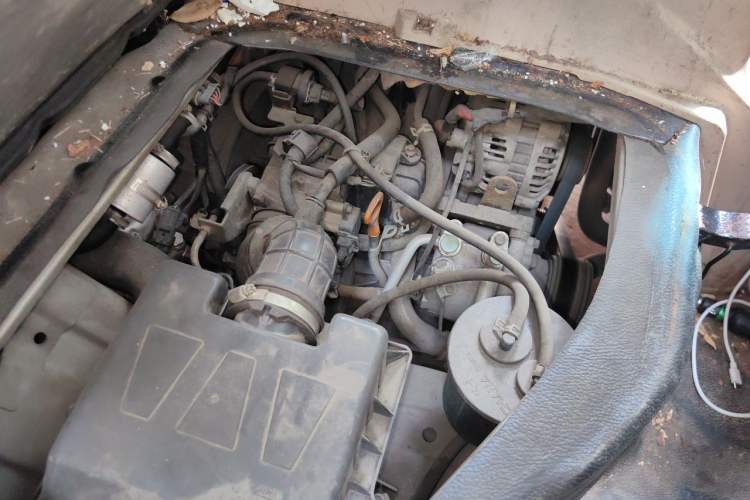 Used CHANGAN KAICHENG Ruixing M80 2014 1.5L CNG Standard Model 4G15S Engine Bay Right