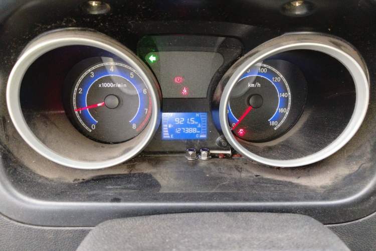 Used CHANGAN KAICHENG Ruixing M80 2014 1.5L Standard Version 4G15S Odometer Close Up