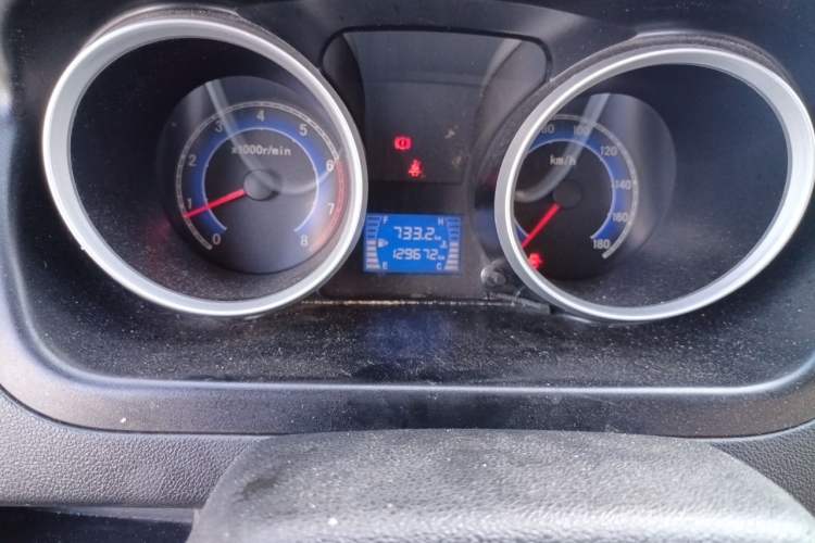 Used CHANGAN KAICHENG Ruixing M80 2014 1.5L Standard Version 4G15S Odometer Close Up