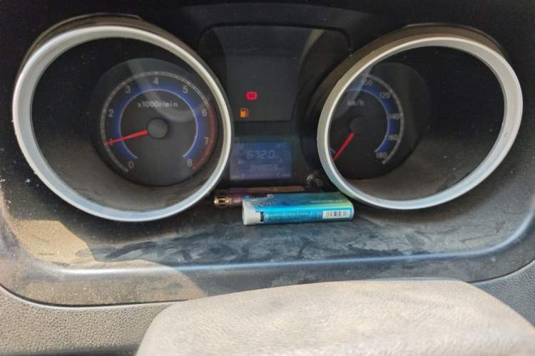 Used CHANGAN KAICHENG Ruixing M80 2014 1.5L Standard Version 4G15S Odometer Close Up
