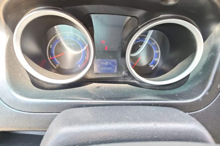 Used CHANGAN KAICHENG Ruixing M80 2014 1.5L Base Version (4-Seater) 4G15S Odometer Close Up