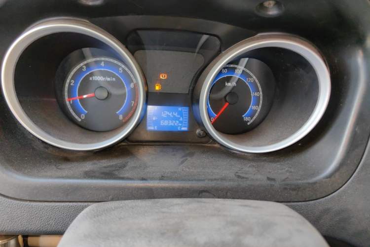 Used CHANGAN KAICHENG Ruixing M80 2014 1.5L Standard Version 4G15S Odometer Close Up