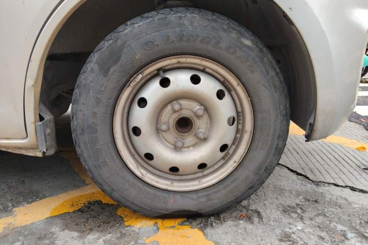 Used CHANGAN KAICHENG Ruixing M80 2014 1.5L Standard Version 4G15S Right Front Wheel Hub