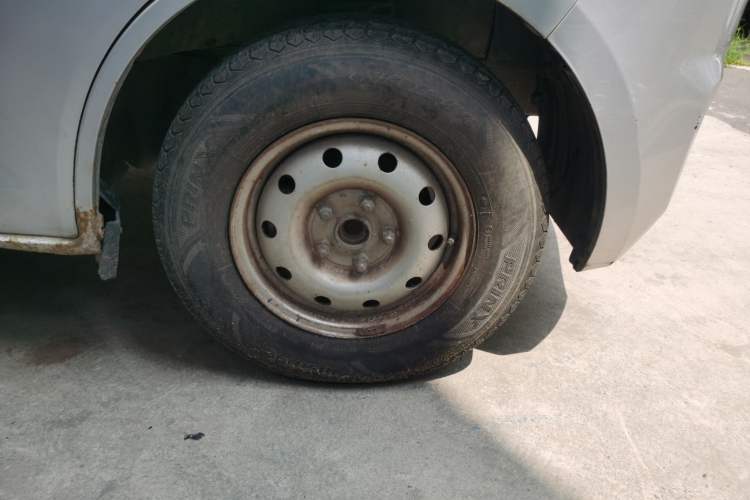 Used CHANGAN KAICHENG Ruixing M80 2014 1.5L Comfort Model 4G15S Right Front Wheel Hub