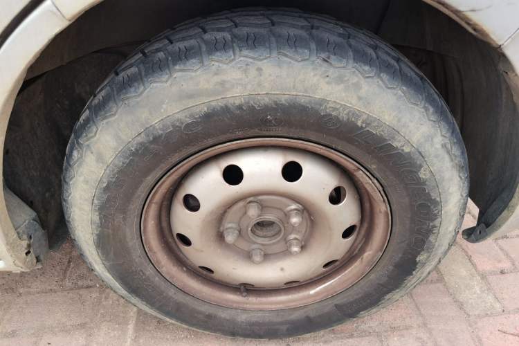 Used CHANGAN KAICHENG Ruixing M80 2014 1.5L Standard Version 4G15S Right Front Wheel Hub
