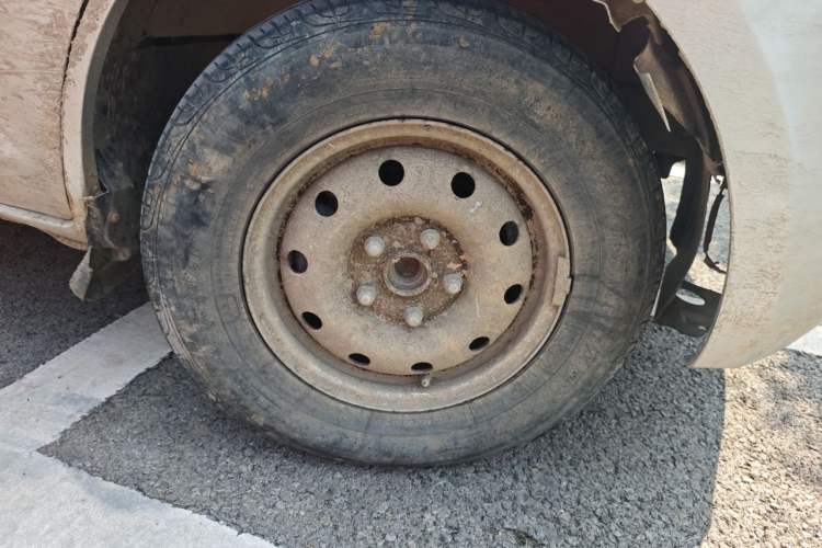 Used CHANGAN KAICHENG Ruixing M80 2014 1.5L Standard Version 4G15S Right Front Wheel Hub