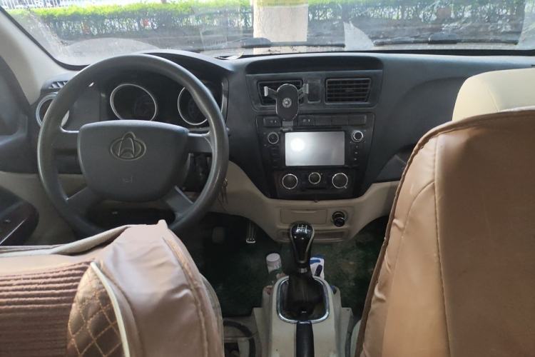 Used CHANGAN KAICHENG Ruixing M80 2014 1.5L Standard Version 4G15S Center Console