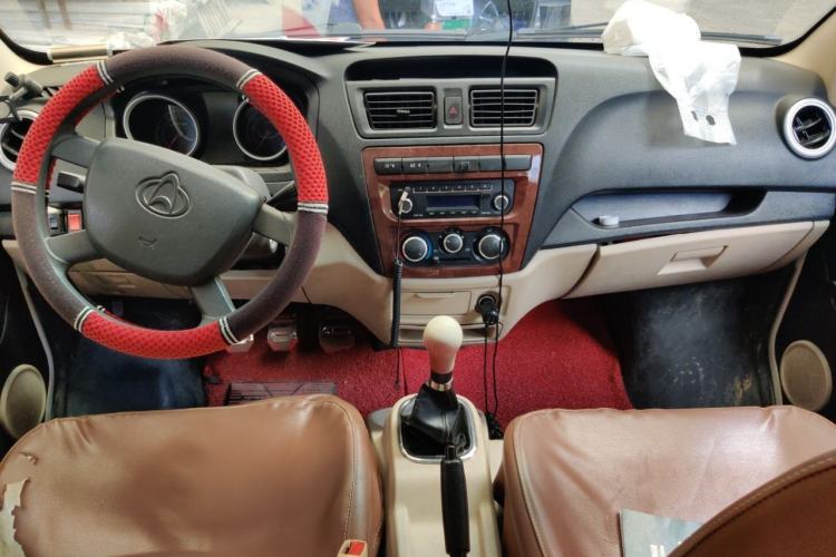Used CHANGAN KAICHENG Ruixing M80 2014 1.5L CNG Base Version (4-Seater) 4G15S Center Console