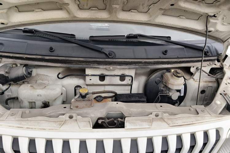 Used CHANGAN KAICHENG Ruixing M80 2014 1.5L Comfort Model 4G15S Engine Bay