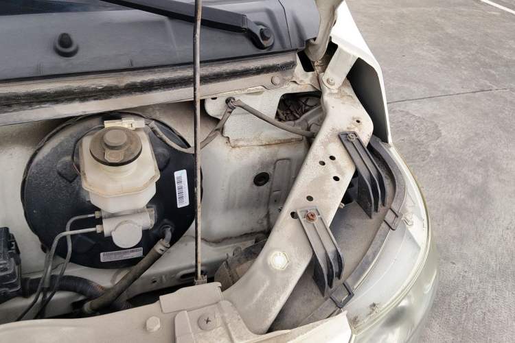 Used CHANGAN KAICHENG Ruixing M80 2014 1.5L Comfort Model 4G15S Engine Bay Left