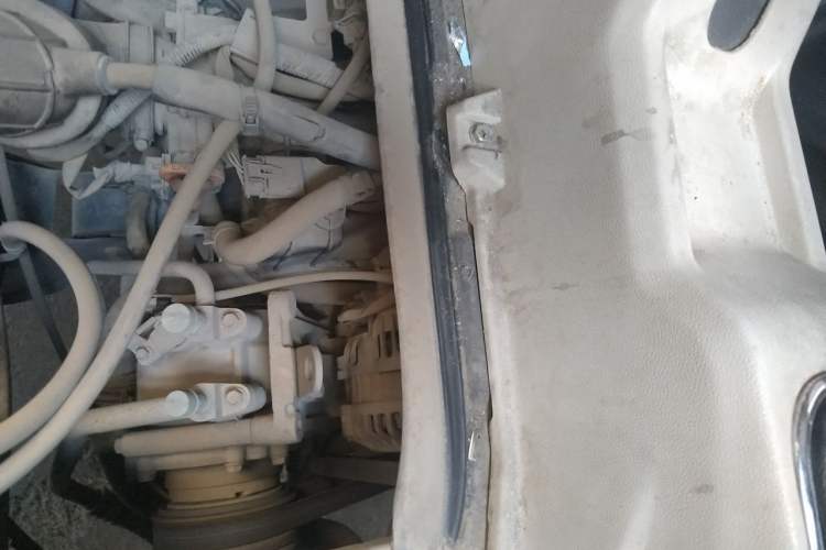 Used CHANGAN KAICHENG Ruixing M80 2014 1.5L CNG Standard Model 4G15S Engine Bay Left