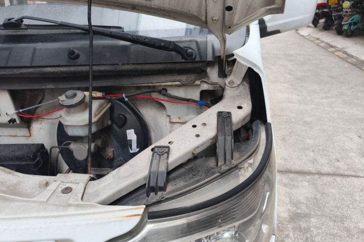 Used CHANGAN KAICHENG Ruixing M80 2014 1.5L Comfort Model 4G15S Engine Bay Left