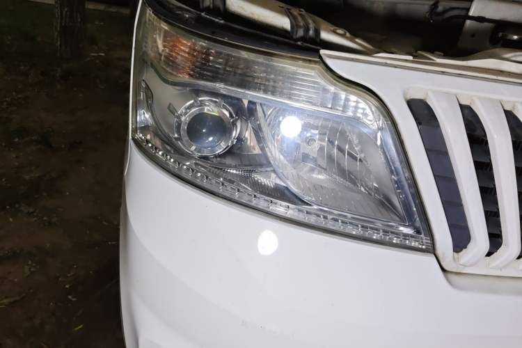 Used CHANGAN KAICHENG Ruixing M80 2014 1.5L Comfort Model 4G15S Right Front Headlight