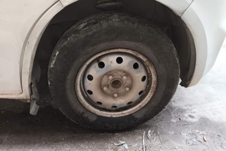Used CHANGAN KAICHENG Ruixing M80 2014 1.5L Comfort Model 4G15S Right Front Wheel Hub