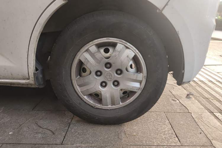 Used CHANGAN KAICHENG Ruixing M80 2014 1.5L Standard Version 4G15S Right Front Wheel Hub
